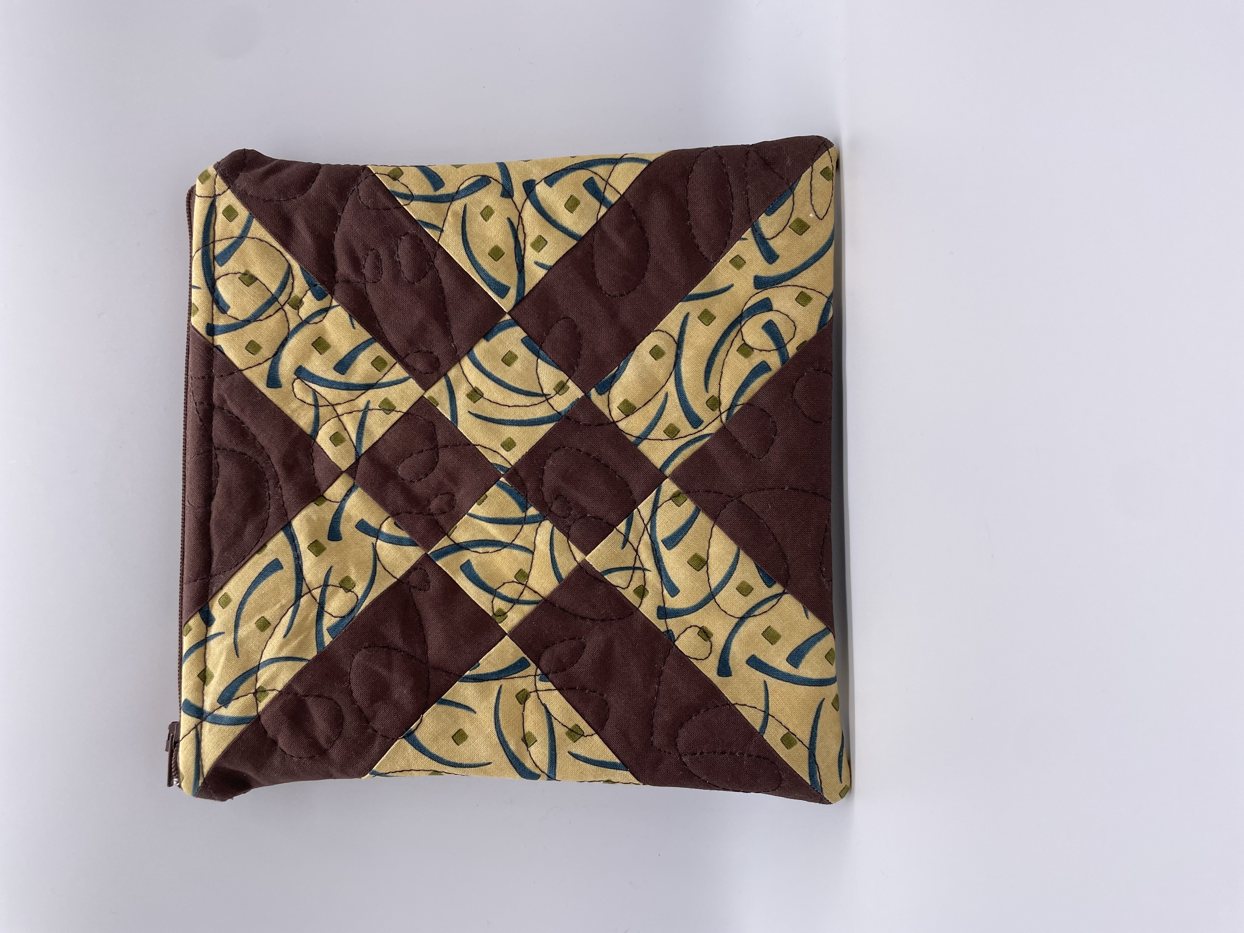 Crossroads Pouch Beige 1